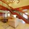 Econo Lodge Inn & Suites