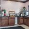 Amherst Inn & Suites