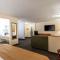 Econo Lodge Inn & Suites - Clinton