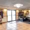 Econo Lodge Inn & Suites - Clinton