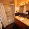 Cascade Village Area 5 bed 4 bath, Walk to lift!