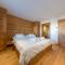 Oak Tree Chalet - on the ski slope - luxury!