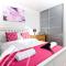 2 Bedroom 2 Bathroom Apartment in Central Milton Keynes with Free Parking and Smart TV - Contractors, Relocation, Business Travellers