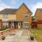 Silverburn new house with free parking and nice garden - Glasgow