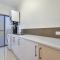 Luxury Darwin City Lights Jacuzzi Central Location Large House New Furnishings