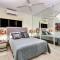 Luxury Darwin City Lights Jacuzzi Central Location Large House New Furnishings
