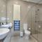 Luxury Darwin City Lights Jacuzzi Central Location Large House New Furnishings