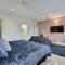 Luxury Darwin City Lights Jacuzzi Central Location Large House New Furnishings