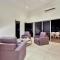 Luxury Darwin City Lights Jacuzzi Central Location Large House New Furnishings