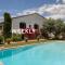 Masia Sitges Mas Peirot Geniune Farmhouse 20 min walk from beaches 60 Heactares of Wine Fields Garden AC Until 18 people - 克尤伯厄拉斯