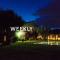 Masia Sitges Mas Peirot Geniune Farmhouse 20 min walk from beaches 60 Heactares of Wine Fields Garden AC Until 18 people - 克尤伯厄拉斯