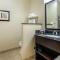 The Oaks Hotel & Suites