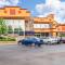 Clarion Inn & Suites University Center