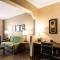 Comfort Suites Maingate East