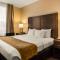 Comfort Suites Maingate East