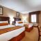 Hotel Lincoln Inn on Route 66 and near I-55