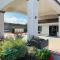 Island Suites Hobby Airport