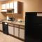 Hawthorn Extended Stay by Wyndham Milwaukee Airport