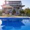Evergreen Seaside Villa with private pool - Фаліракі