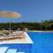 Evergreen Seaside Villa with private pool - Фаліракі