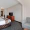 Quality Suites Austin South Street Elmo District