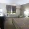 Super 8 by Wyndham Mundelein/Libertyville Area