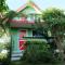 A Houses Homestay