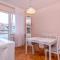 Foto: Let the Sunshine in Two Bedroom Loft Central Apartment 13/36