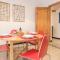 Elizabeth House - WelcomeToRhome