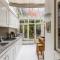 Veeve - Charming Townhouse near Parc Montsouris - Paris