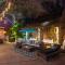 7 Bedroom - Sleeps 14! Next to Bourbon Street