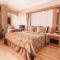 LAUR HOTELS Experience & Elegance