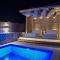 Luxury Suite by the pool