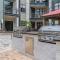 Trifecta Prime Location & Balcony Superhost - Charlotte