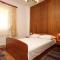 Apartments by the sea Brist, Makarska - 505