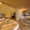 SOL Suite In The Village