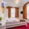 WHITE HOTEL & HOSTEL