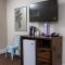 Julies Park Cafe & Motel