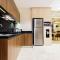 2BR Cozy and Modern LAvenue Apartment By Travelio