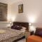 Guest House Centar lux - 兹雷尼亚宁