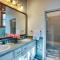 7 Bedroom - Sleeps 14! Next to Bourbon Street