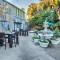 7 Bedroom - Sleeps 14! Next to Bourbon Street