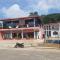 White Summerville Tourist Inn