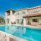 Design and Luxury Villa with Pool - Kukci