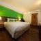 Green World Triple Beds