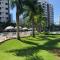 Flat lindo a 120 metros da praia de Riviera de São Lourenço até 4 pessoas