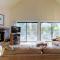 Cozy Chalet (15-013)