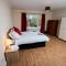 ROUND PARK- Private and spacious family bungalow with parking
