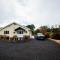 ROUND PARK- Private and spacious family bungalow with parking - Laugharne