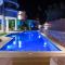 Luxury Suite by the pool